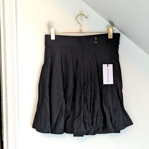 WEWOREWHAT Black Pleated Built-in Shorts Activewear Tennis Skort NEW Size S